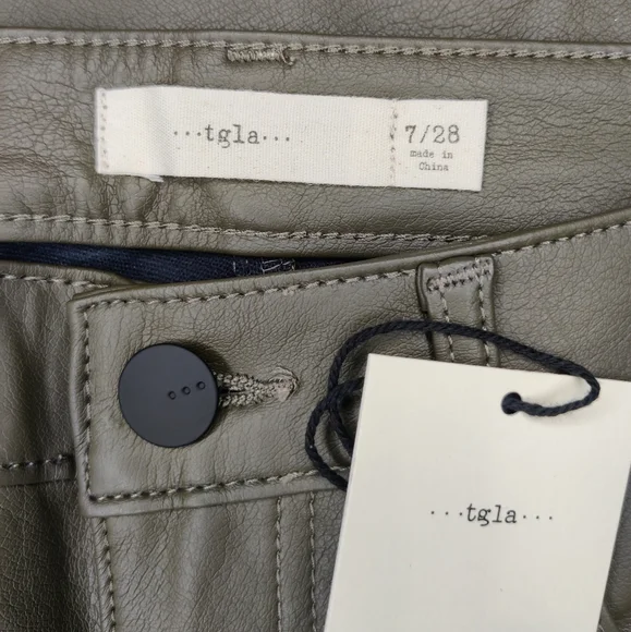 NWT TGA Olive green faux leather cargo pants size 7/28 - Picture 3 of 3